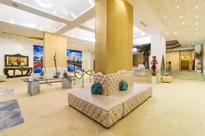 a large lobby with a couch in the middle at Hotel Cartagena Dubai in Cartagena de Indias