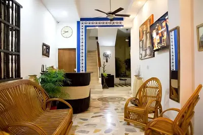 a lobby with chairs and a tub in a room at Hotel Iraka Zenu in Sincelejo
