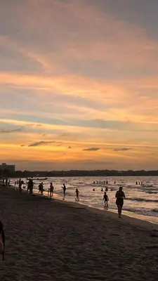 a group of people walking on the beach at sunset at Espectacular cabaña en Coveñas - Sucre, Frente al mar!!! in Coveñas