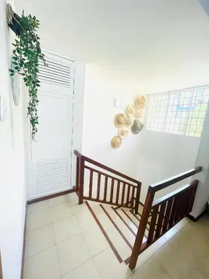 a room with a wooden bench and a window at Casa de playa en Bello Horizonte a una cuadra del mar in Santa Marta