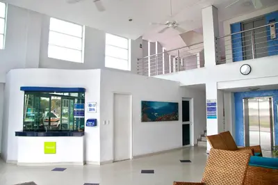 a living room with chairs and a clock on the wall at Ayenda 1801 El Oceano in Cartagena de Indias