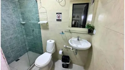 a bathroom with a toilet and a sink and a shower at Hotel Casa Paraiso in Barranquilla