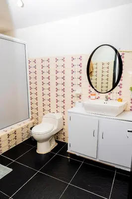 a bathroom with a white toilet and a mirror at Departamento Bocagrande cerca a playas in Cartagena de Indias