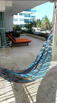 a hammock on the side of a building at Cartagena vista directa al mar amplio apt con terraza privada in Cartagena de Indias