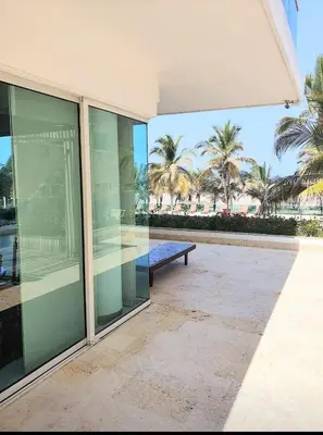 an empty building with glass doors and a bench at Cartagena vista directa al mar amplio apt con terraza privada in Cartagena de Indias