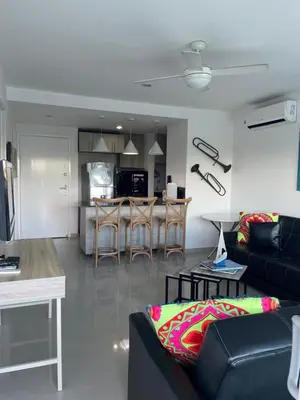 a living room with a couch and a kitchen at Apartamento Cartagena Morros Epic 25 in Cartagena de Indias