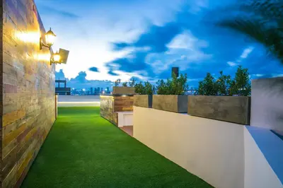 a garden with green grass on the side of a building at Hotel Buenos Aires in Cartagena de Indias
