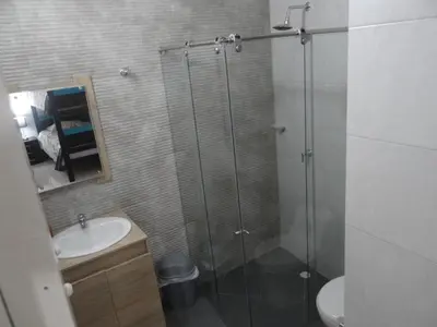 a bathroom with a shower with a sink and a toilet at Casa Evelyn in Cartagena de Indias