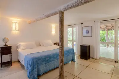 a bedroom with a bed in a room with windows at Hotel Playa Manglares Isla Baru in Baru