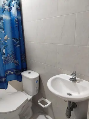 a bathroom with a toilet and a sink at LA MEDELLIN HOSTAL in Cartagena de Indias