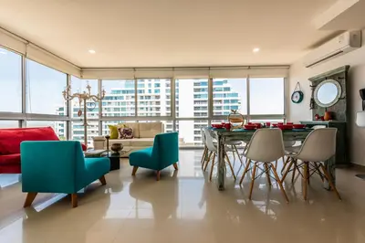 a living room with a table and chairs at Edificio Morros Vitri Lujo con Panorama in Cartagena de Indias