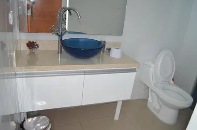 a bathroom with a sink and a toilet at palmetto frente al mar in Cartagena de Indias
