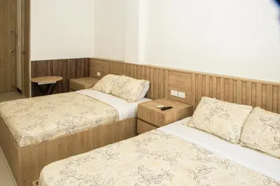 two beds in a small room with sidx sidx sidx sidx at Apartamento Ganem 505a in Cartagena de Indias
