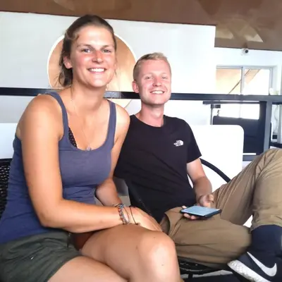 a man and a woman sitting on a couch at host Casa Don Arturo in Santa Marta