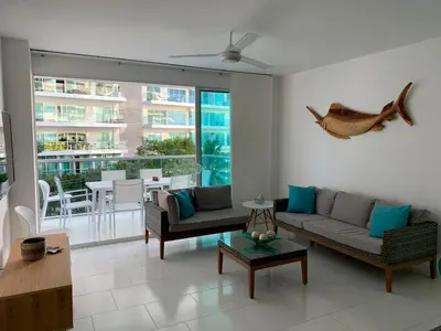 a living room with a couch and a table at Cartagena Morros 3 Playa in Cartagena de Indias