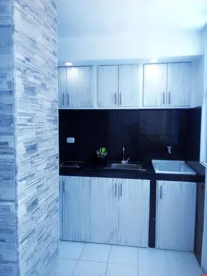 a kitchen with white cabinets and a sink at Comodo Apartamento en Bocagrande Cartagena 801B in Cartagena de Indias