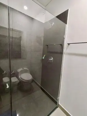 a bathroom with a toilet and a glass shower at Cómodo moderno apto en Bocagrande a 2' de la playa in Cartagena de Indias