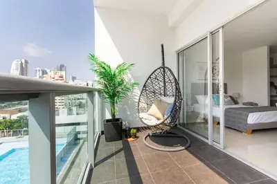 a room with a hammock on the balcony of a apartment at Cómodo moderno apto en Bocagrande a 2' de la playa in Cartagena de Indias