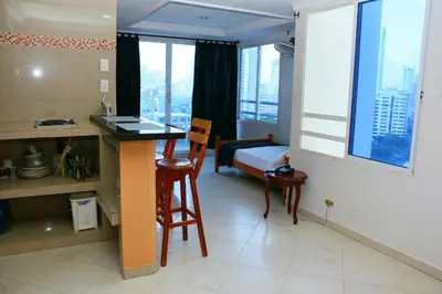 a room with a kitchen and a bedroom with a bed at Sea View Apartment 1-11C air wifi in Cartagena de Indias