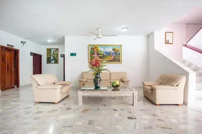 a living room with two chairs and a table at Ayenda Hotel Carivdi in Sincelejo