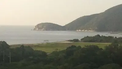 a view of a large body of water with mountains at Hermoso Apto con vista a la sierra y a Cabo Tortuga en el sector del Irotama en Santa Marta in Gaira