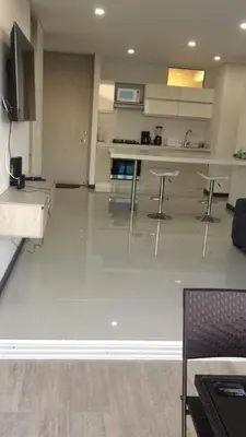 a large kitchen and living room with a white floor at Hermoso Apto con vista a la sierra y a Cabo Tortuga en el sector del Irotama en Santa Marta in Gaira