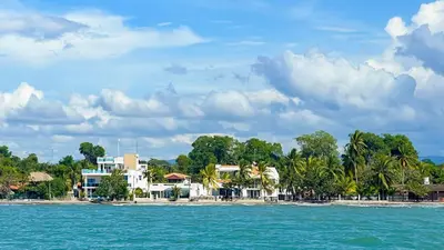 a house on the shore of an island in the water at Quinta Del Mar El francés in Tolú