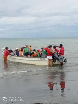 a group of people in a boat in the water at HOSTAL BELLEZA TROPICAL in Moñitos
