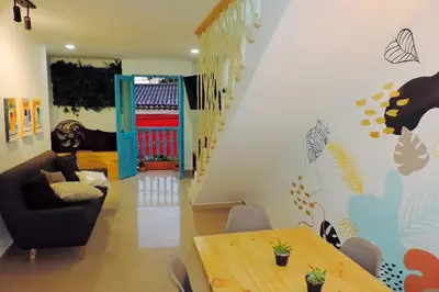 a living room with a couch and a table at Apto en Getsemani el barrio mas cool de Cartagena in Cartagena de Indias