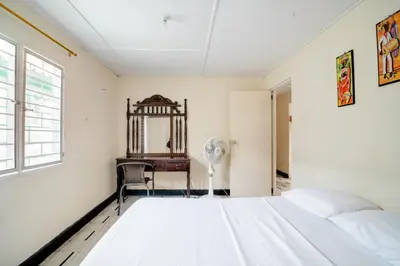 a bedroom with a bed and a desk and a fan at HABITACION PRIVADA EN CASA DE MIS PADRES in Barranquilla