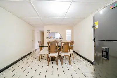 a dining room with a table and chairs at HABITACION PRIVADA EN CASA DE MIS PADRES in Barranquilla