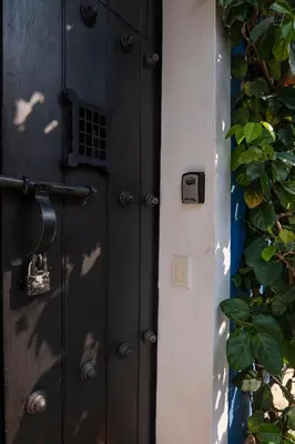 a black door with a handle on a building at Casa Familiar - Maria de las Palmas -Getsemani in Cartagena de Indias