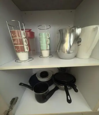 a kitchen shelf with a stove and some appliances at Condo con vista al mar in Cartagena de Indias