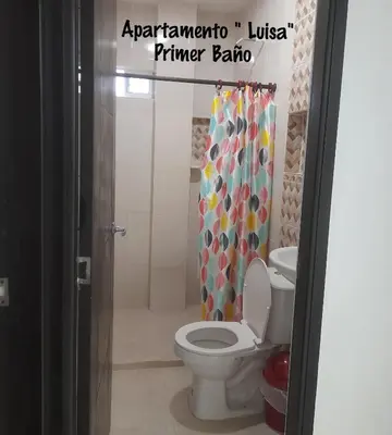 a bathroom with a toilet and a sign that readsarmaulum ikea primer at Apartamento JHON in Coveñas