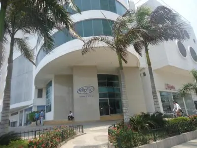 a building with palm trees in front of it at Caminando hacia la playa in Cartagena de Indias