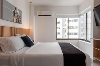 a bedroom with a large bed and a window at Apartamento en Bocagrande - Piscina, Jacuzzi y Mar in Cartagena de Indias