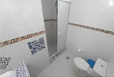 a bathroom with a toilet and a mirror at Cómodo Apartamento en Bocagrande Cartagena 1503 in Cartagena de Indias