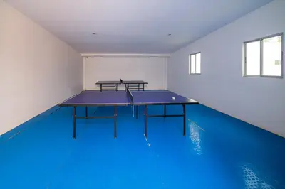 a ping pong table in a room with a blue floor at Magico Apartamento Frente al Mar 3 Habitaciones AR44 in Coveñas