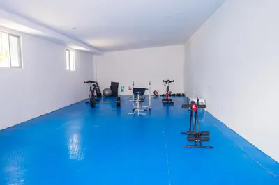 a gym with a swimming pool and exercise equipment at Magico Apartamento Frente al Mar 3 Habitaciones AR44 in Coveñas