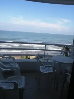 a balcony with a table and chairs and the ocean at Vista al mar en Edificio Mar Adentro Bocagrande in Cartagena de Indias