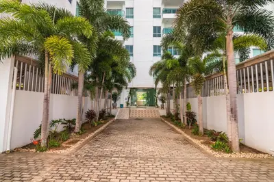 a cobblestone street with palm trees in front of a building at Magico Apartamento Frente al Mar 3 Habitaciones AR91 in Pativilca