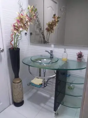 a bathroom with a glass sink and a mirror at Apartamento ideal en Cartagena in Cartagena de Indias