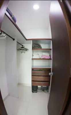 a small room with a closet with some towels at Cartagena primera línea de playa azul frente al mar in Cartagena de Indias