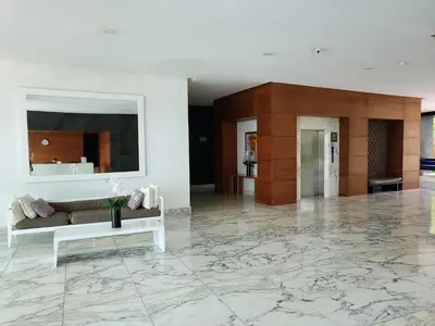 a living room with a couch and a marble floor at Morros Vitri memorable in Cartagena de Indias