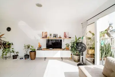 a living room filled with lots of plants at HOMEthel in Cartagena de Indias
