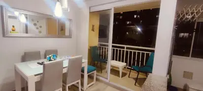 a dining room with a table and chairs and a balcony at Apto cómodo, confortable para descansar y Disfrutar in Cartagena de Indias