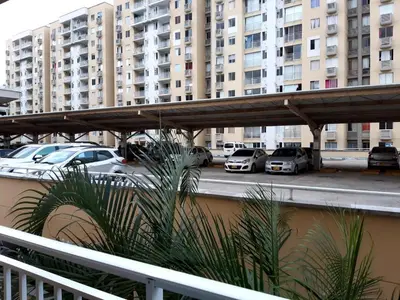 a bridge over a parking lot with parked cars at Apto cómodo, confortable para descansar y Disfrutar in Cartagena de Indias