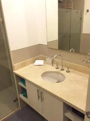 a bathroom with a sink and a mirror at MORROS ULTRA APTO 706 in Cartagena de Indias