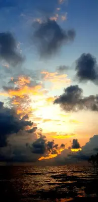 a cloudy sky over the ocean at sunset at Cabañas La Cuchita RNT 61621 in Coveñas