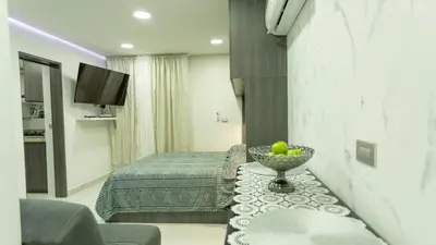a room with a bed and a bowl of fruit on a table at APARTESTUDIO MARINARE DE 1 HABITACION CON SALIDA DIRECTA A LA PLAYA m in Cartagena de Indias